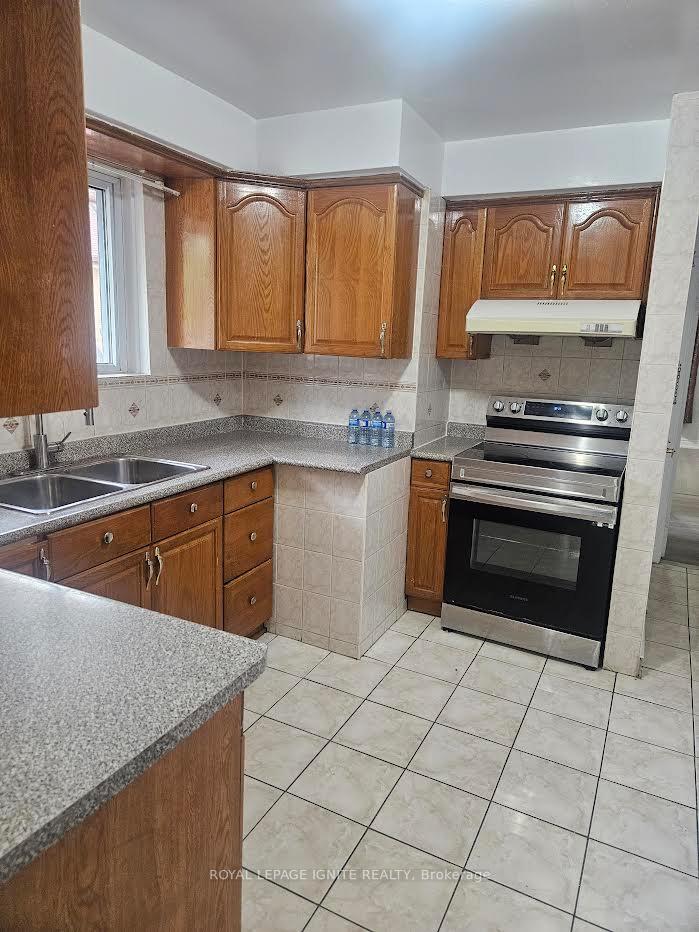 Photo 2 of Unit Main, 16 Cicerella Crescent, Scarborough, Bendale — HOMEH