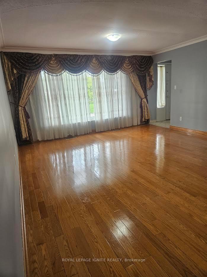 Photo 3 of Unit Main, 16 Cicerella Crescent, Scarborough, Bendale — HOMEH