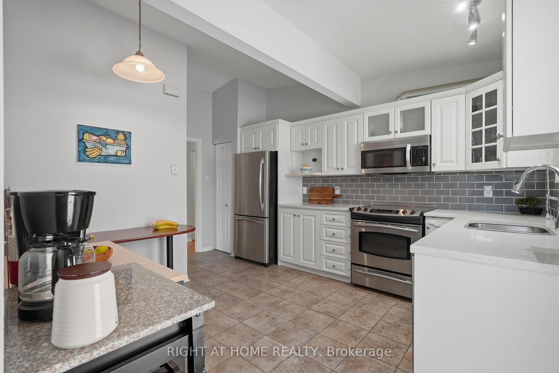 Photo 7 of 1272 Collins Avenue, Ottawa, Alta Vista — HOMEH