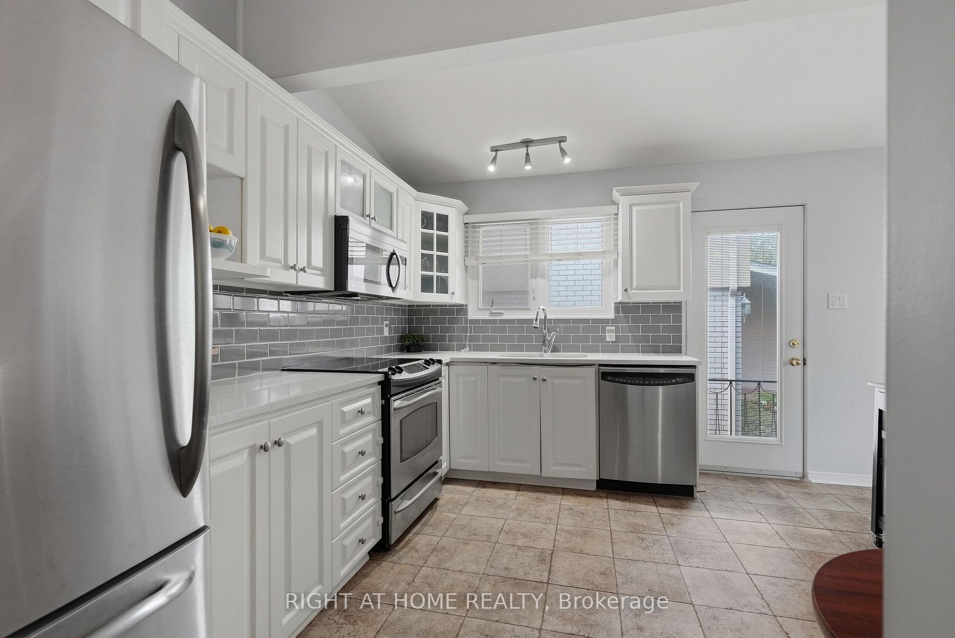 Photo 8 of 1272 Collins Avenue, Ottawa, Alta Vista — HOMEH