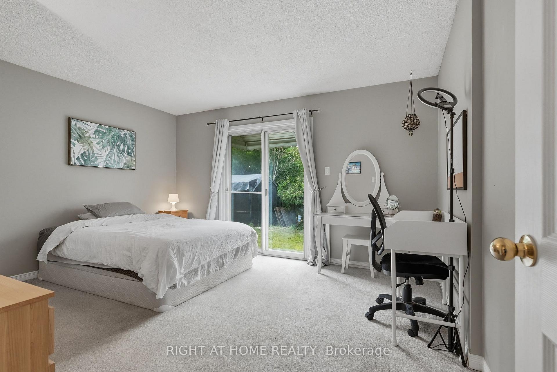 Photo 13 of 1272 Collins Avenue, Ottawa, Alta Vista — HOMEH