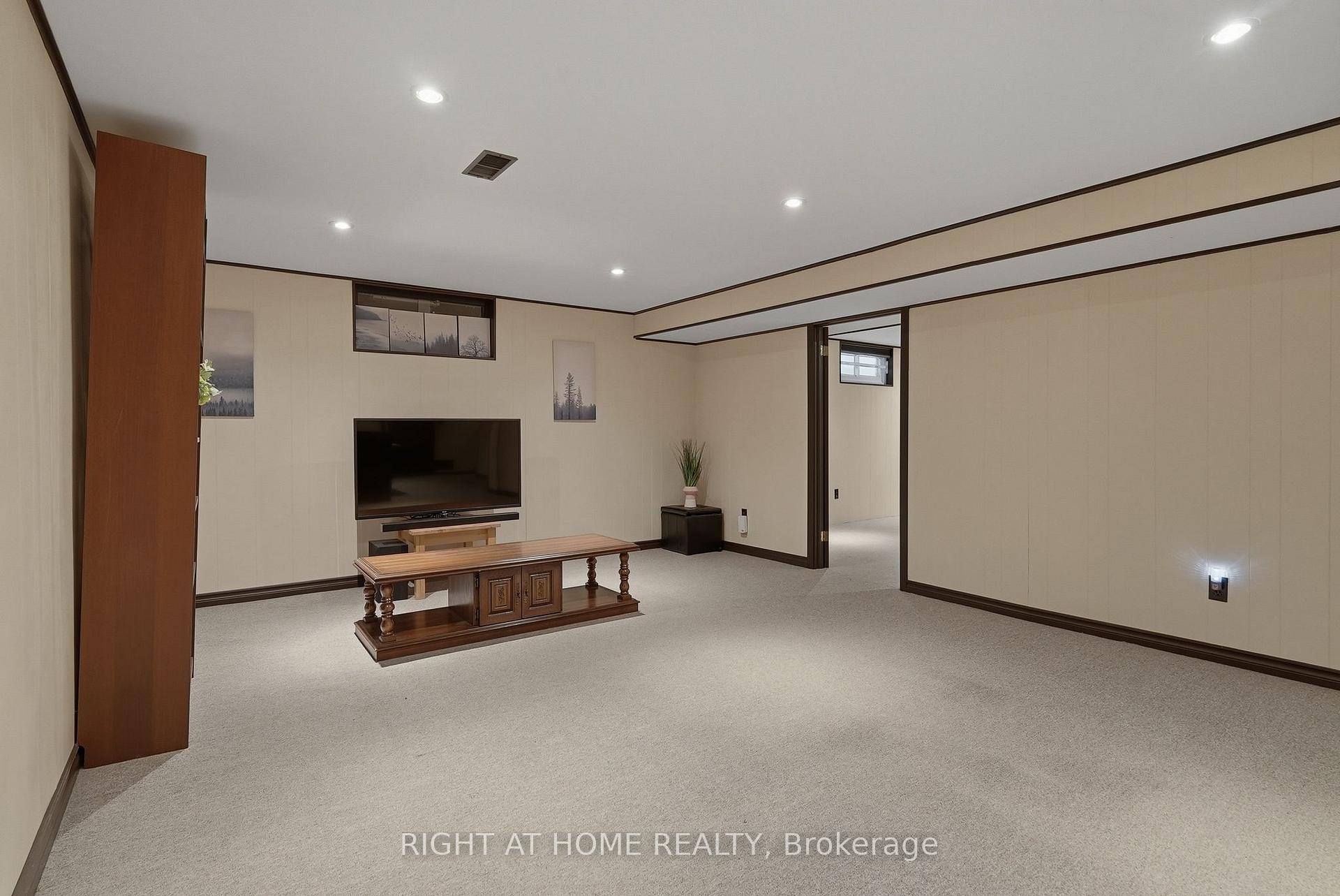 Photo 19 of 1272 Collins Avenue, Ottawa, Alta Vista — HOMEH