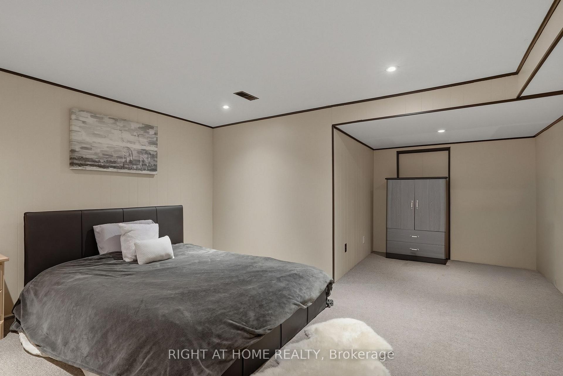 Photo 22 of 1272 Collins Avenue, Ottawa, Alta Vista — HOMEH