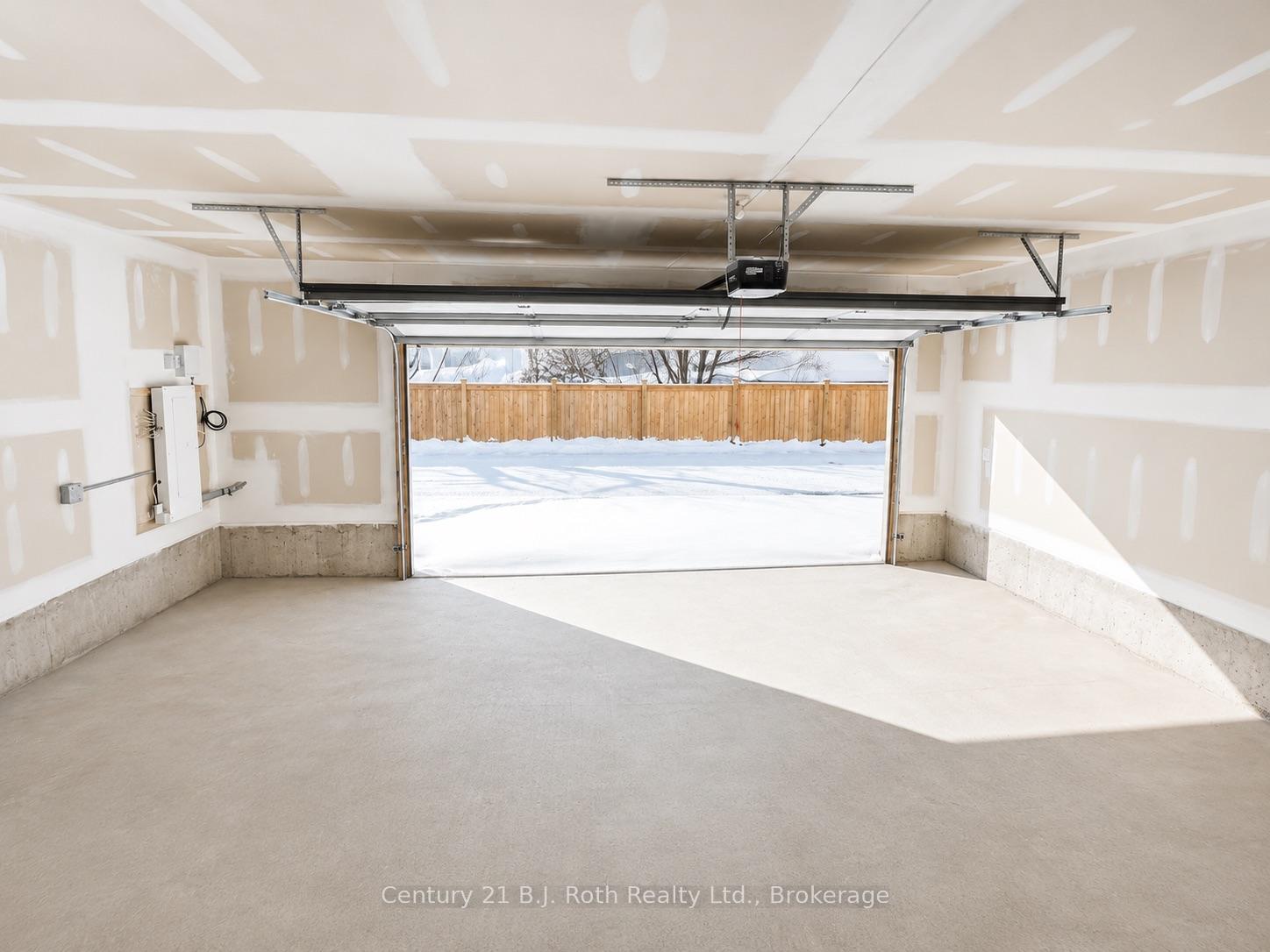 Photo 17 of 81 Lightfoot Drive, Orillia — HOMEH