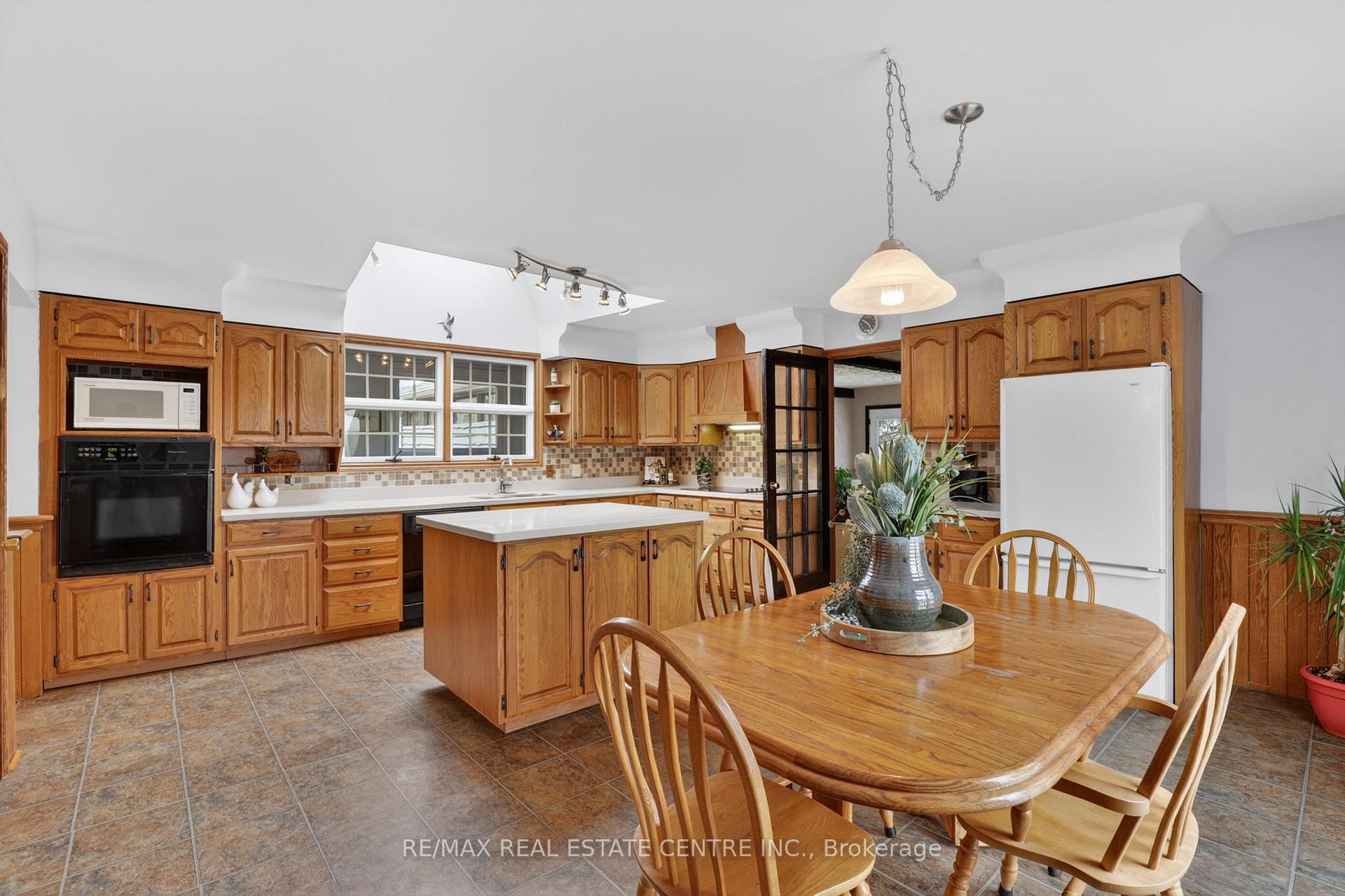 Photo 21 of 19290 Hurontario Street, Caledon, Rural Caledon — HOMEH
