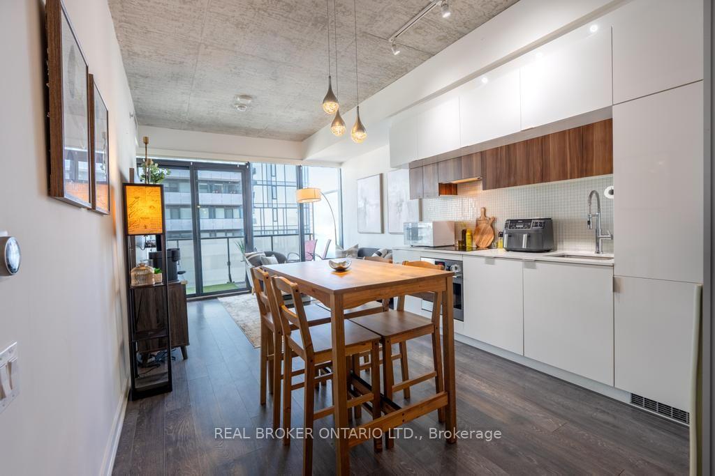 Photo 10 of Unit 1601, 185 Roehampton Avenue S, Toronto, Mount Pleasant West — HOMEH