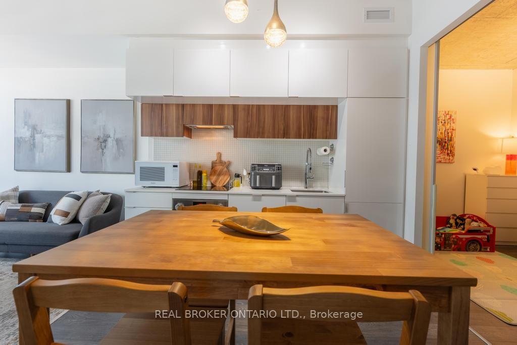 Photo 11 of Unit 1601, 185 Roehampton Avenue S, Toronto, Mount Pleasant West — HOMEH