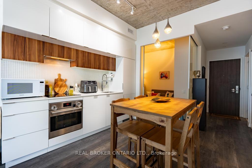 Photo of Unit 1601, 185 Roehampton Avenue S