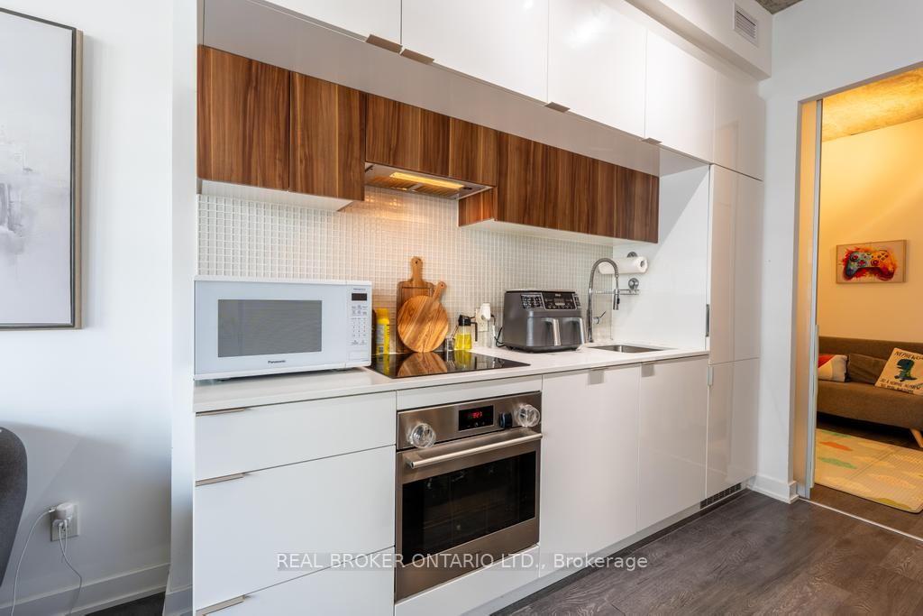 Photo 13 of Unit 1601, 185 Roehampton Avenue S, Toronto, Mount Pleasant West — HOMEH