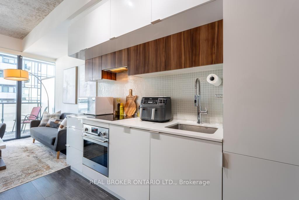 Photo 14 of Unit 1601, 185 Roehampton Avenue S, Toronto, Mount Pleasant West — HOMEH