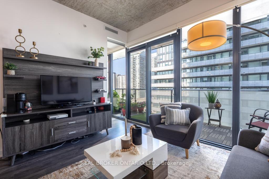 Photo 6 of Unit 1601, 185 Roehampton Avenue S, Toronto, Mount Pleasant West — HOMEH
