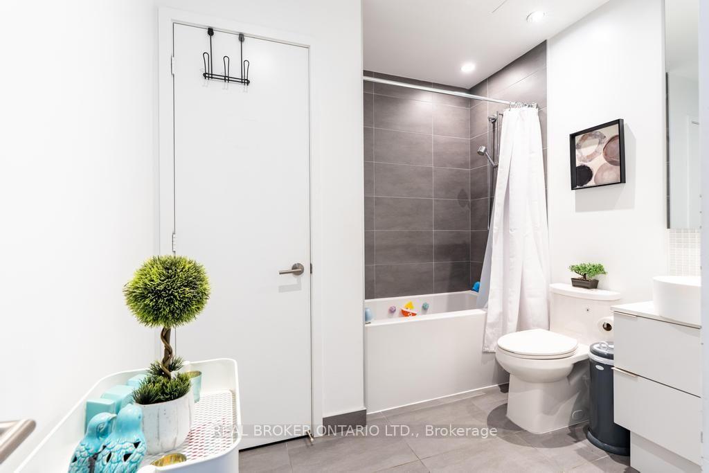 Photo 26 of Unit 1601, 185 Roehampton Avenue S, Toronto, Mount Pleasant West — HOMEH