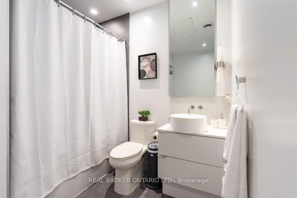 Photo 25 of Unit 1601, 185 Roehampton Avenue S, Toronto, Mount Pleasant West — HOMEH