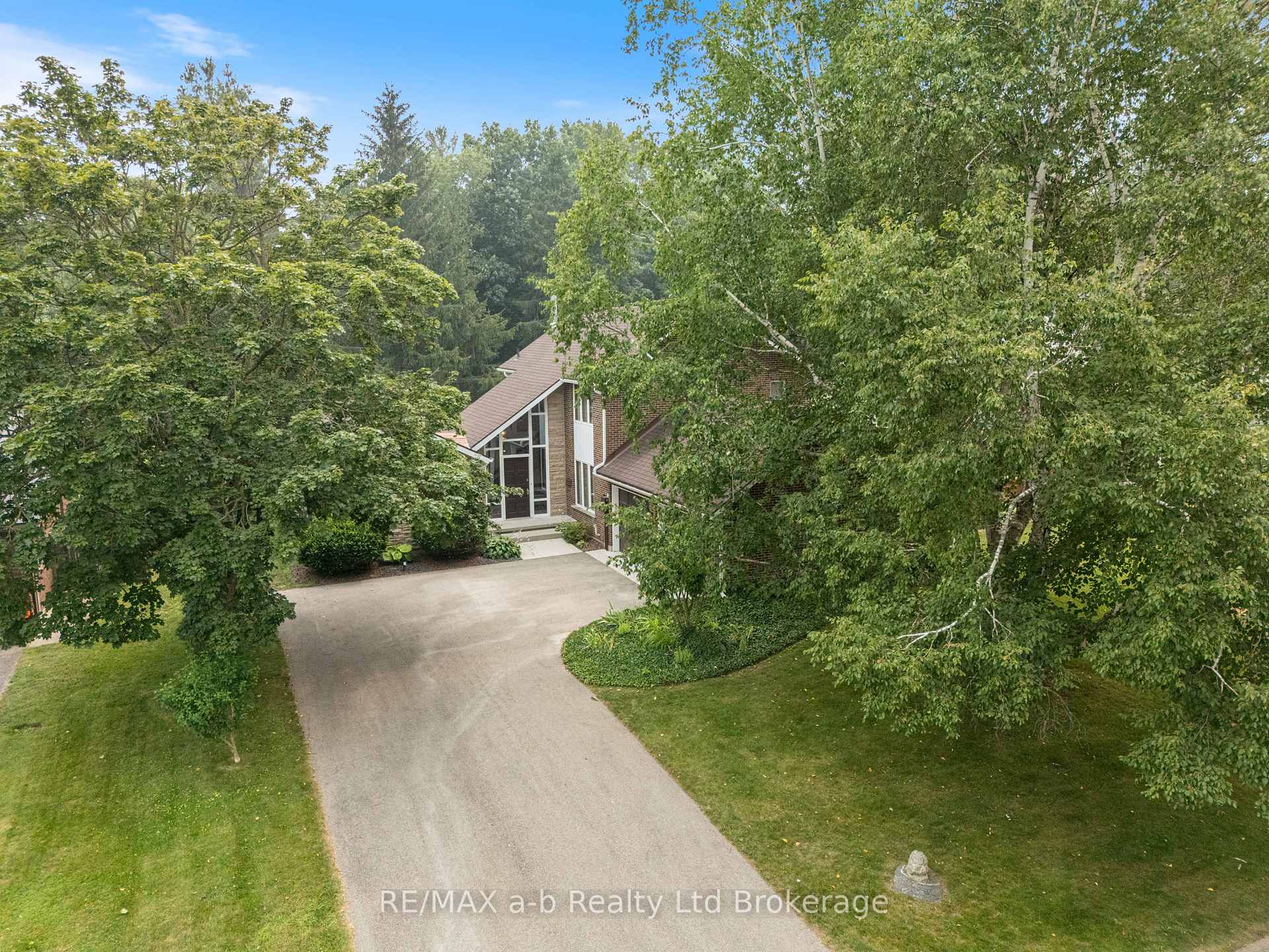 Photo 3 of 13 Segal Drive, Tillsonburg — HOMEH