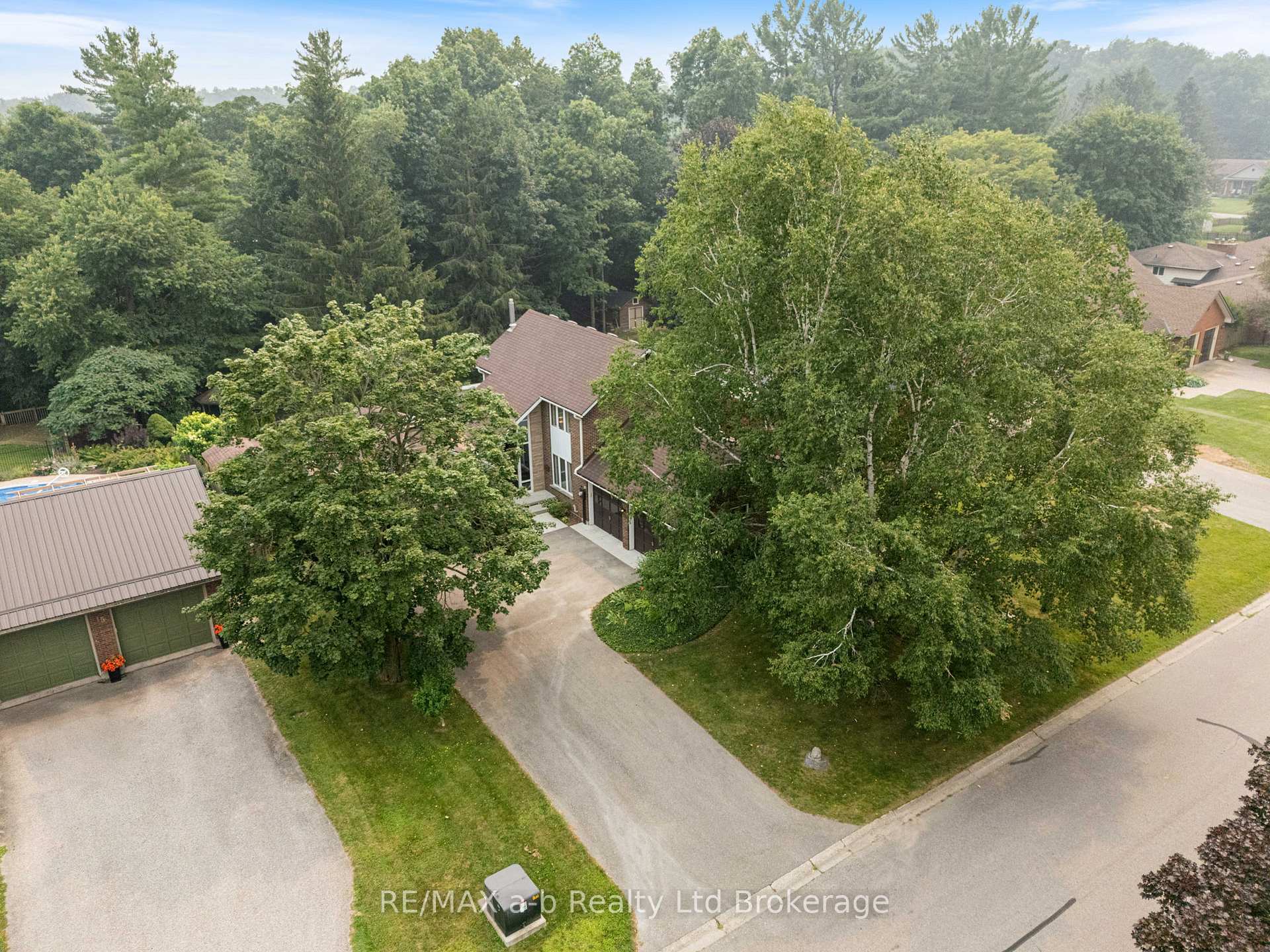 Photo 4 of 13 Segal Drive, Tillsonburg — HOMEH