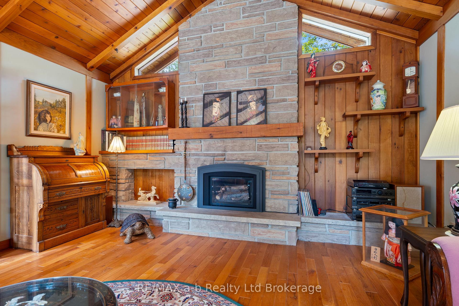 Photo 8 of 13 Segal Drive, Tillsonburg — HOMEH