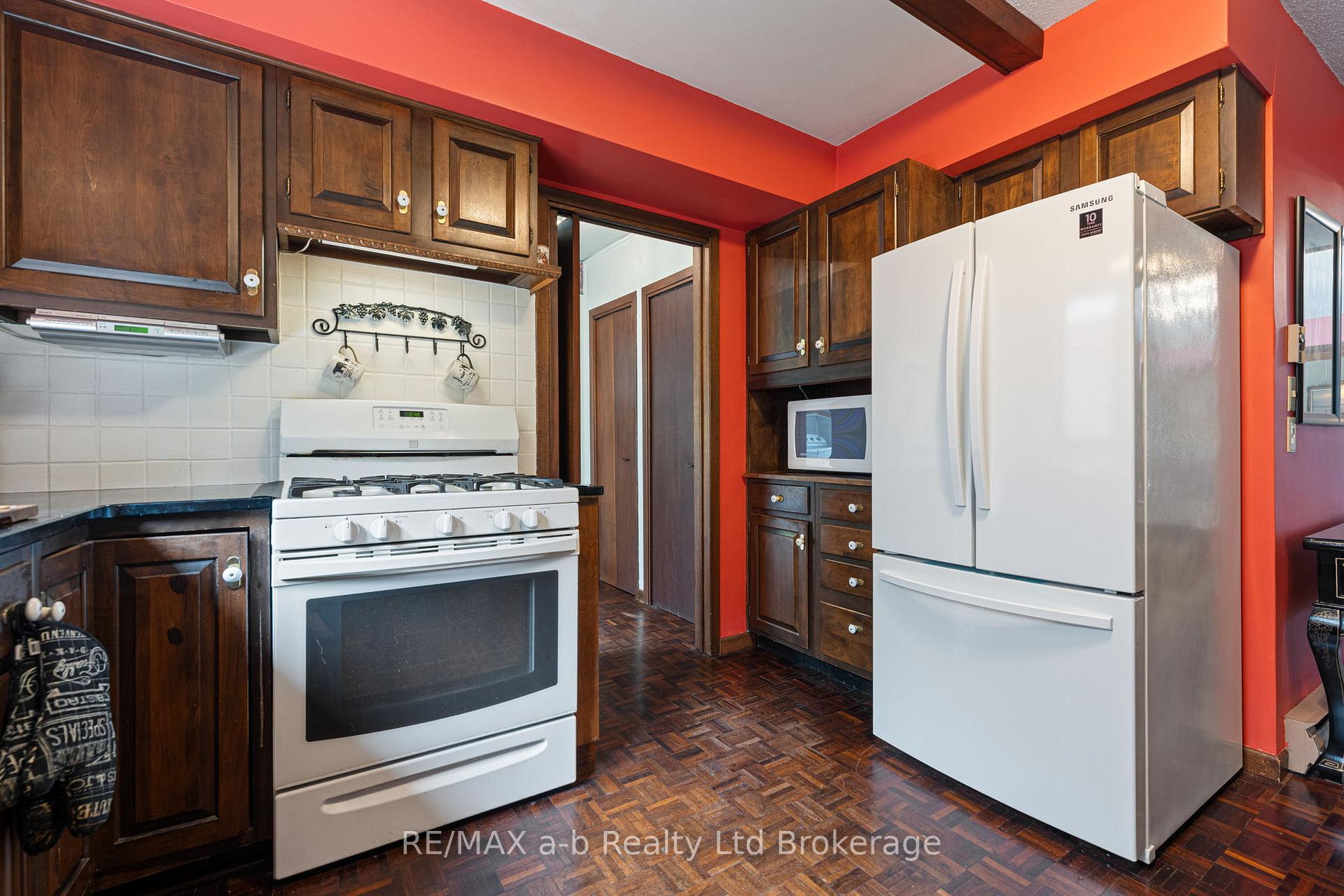 Photo 14 of 13 Segal Drive, Tillsonburg — HOMEH