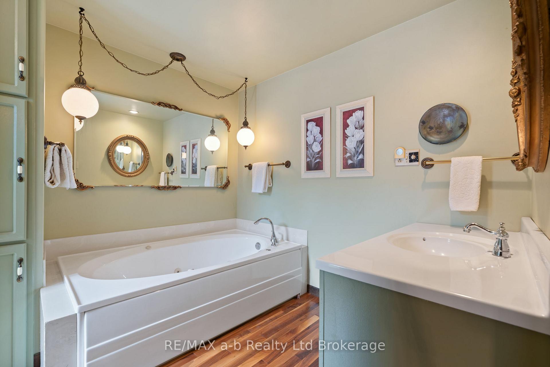 Photo 24 of 13 Segal Drive, Tillsonburg — HOMEH