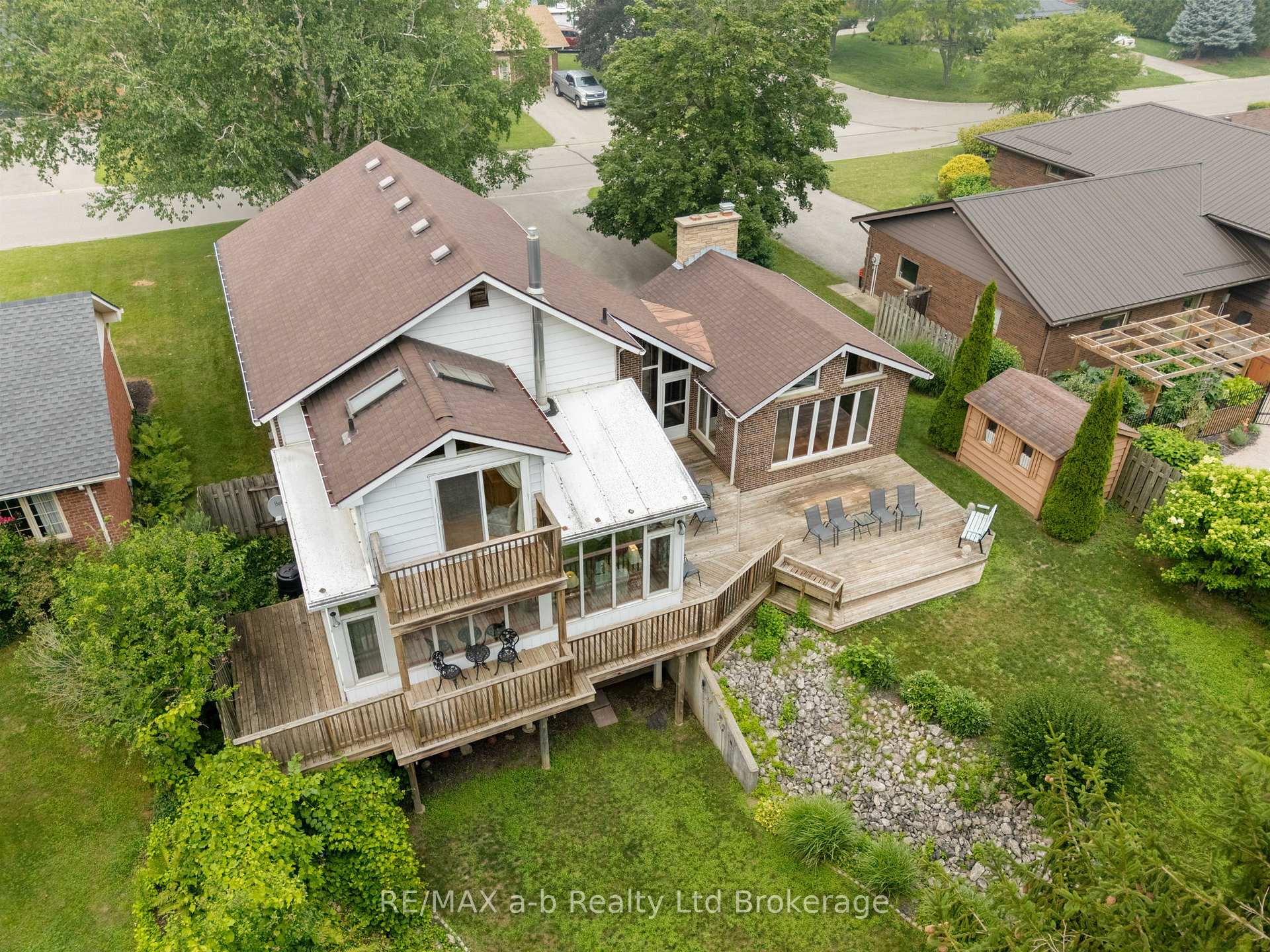 Photo 33 of 13 Segal Drive, Tillsonburg — HOMEH