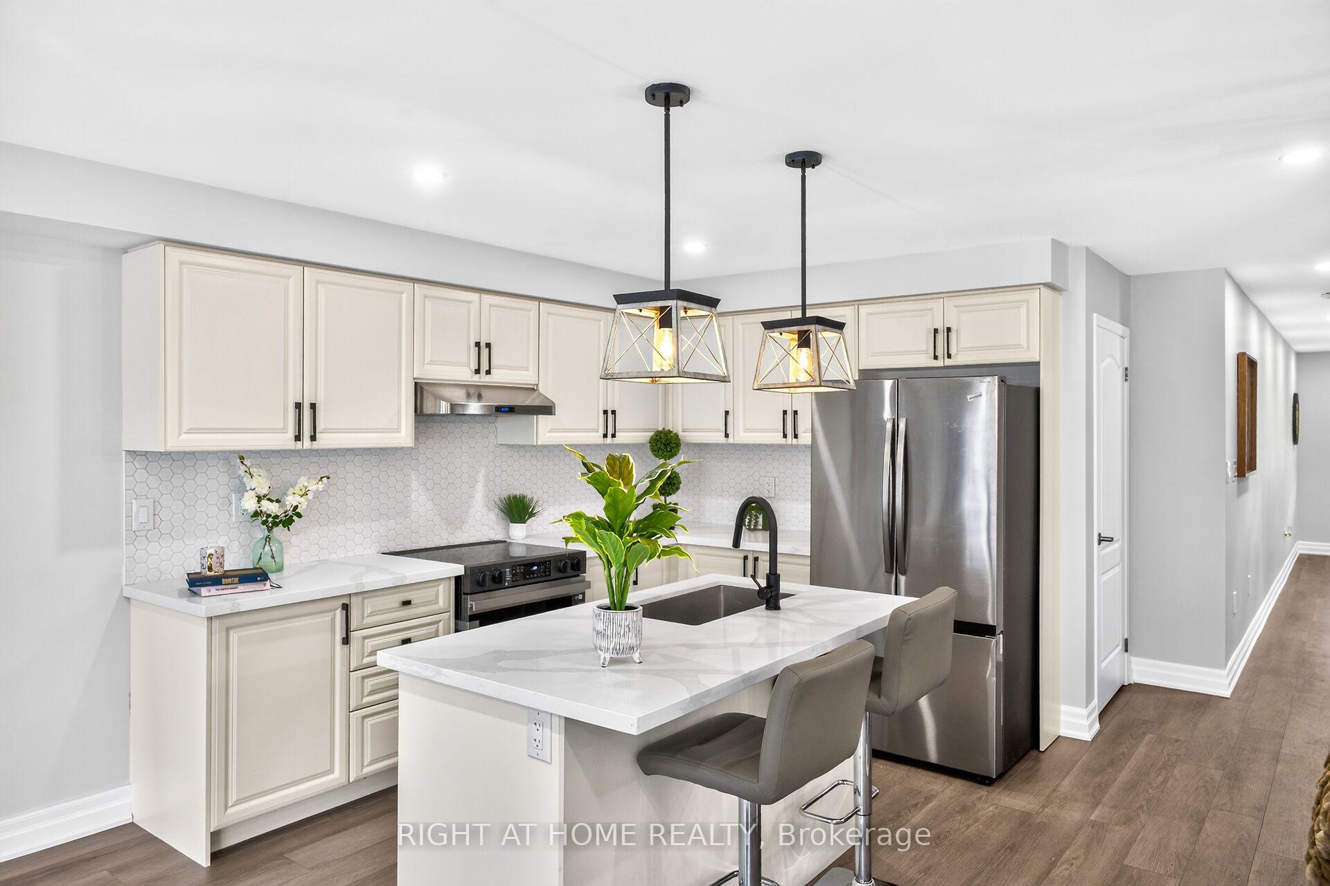 Photo 11 of 31 McCargow Drive, Haldimand — HOMEH