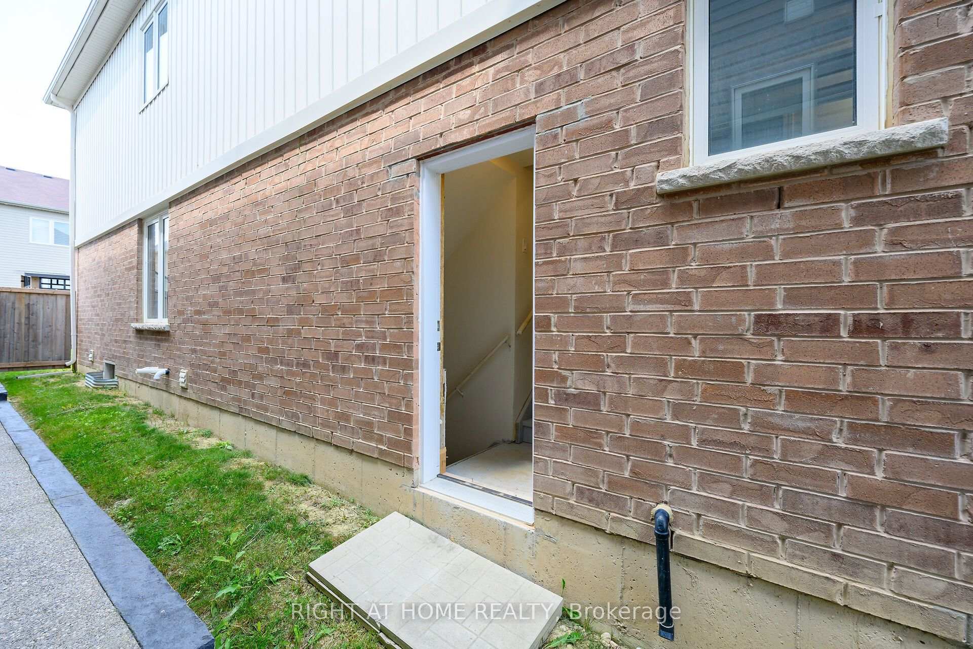 Photo 50 of 31 McCargow Drive, Haldimand — HOMEH