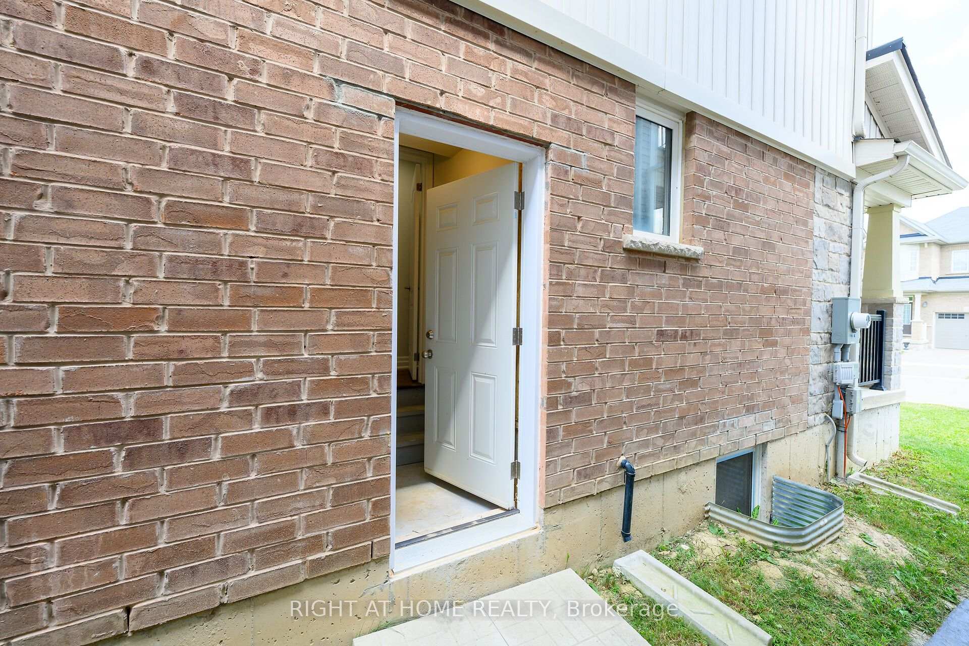 Photo 51 of 31 McCargow Drive, Haldimand — HOMEH