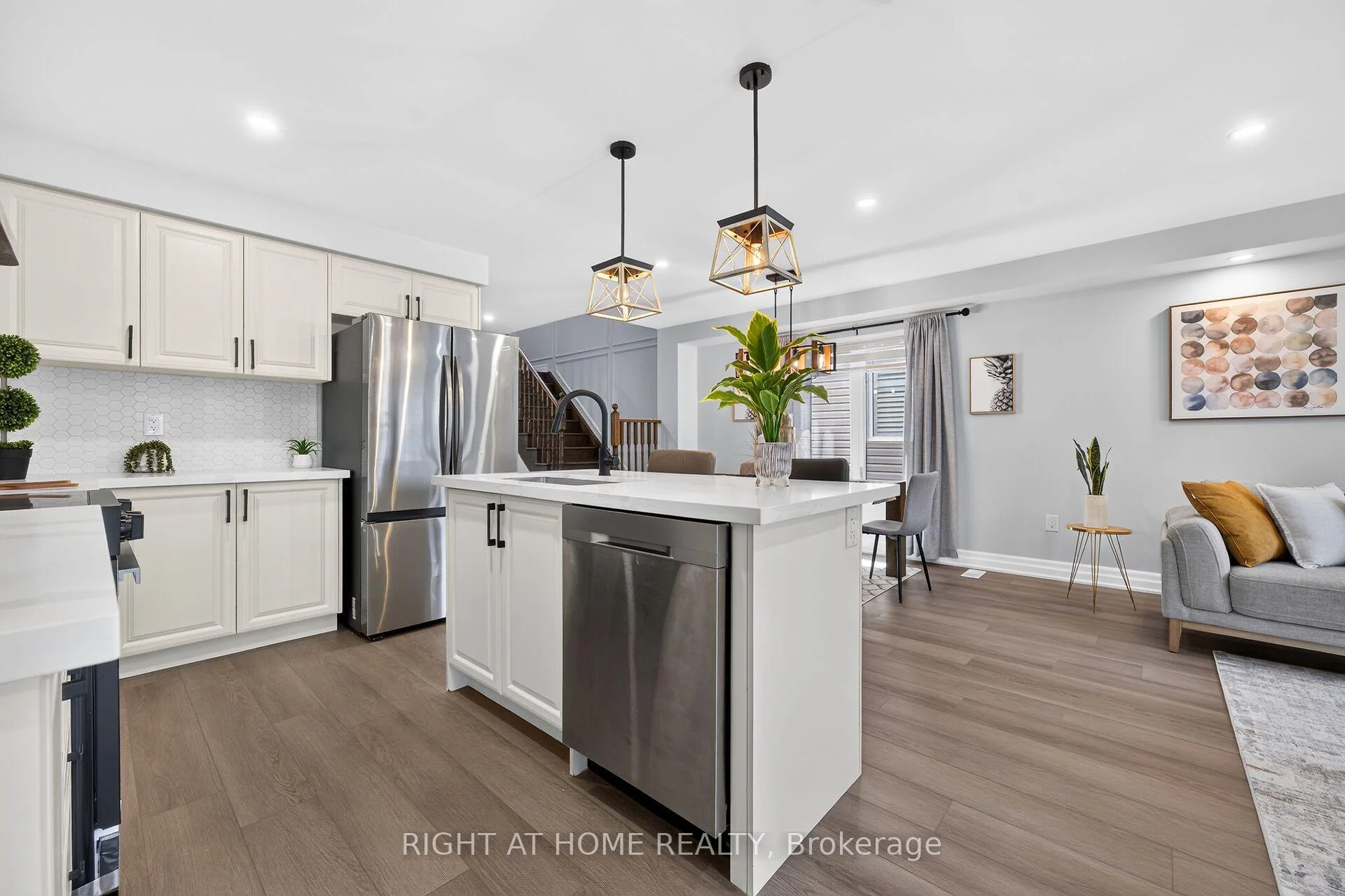 Photo 17 of 31 McCargow Drive, Haldimand — HOMEH
