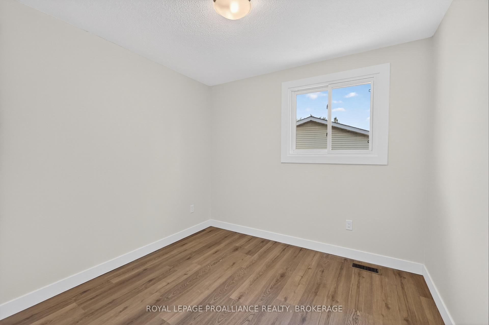 Photo 14 of 1088 Pinewood Place, Kingston, City Northwest — HOMEH