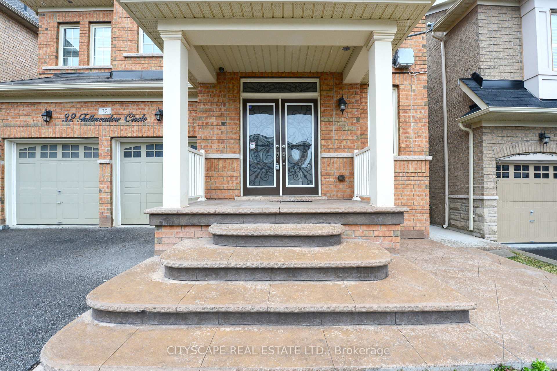 Photo 2 of 32 Fallmeadow Circle, Brampton, Credit Valley — HOMEH