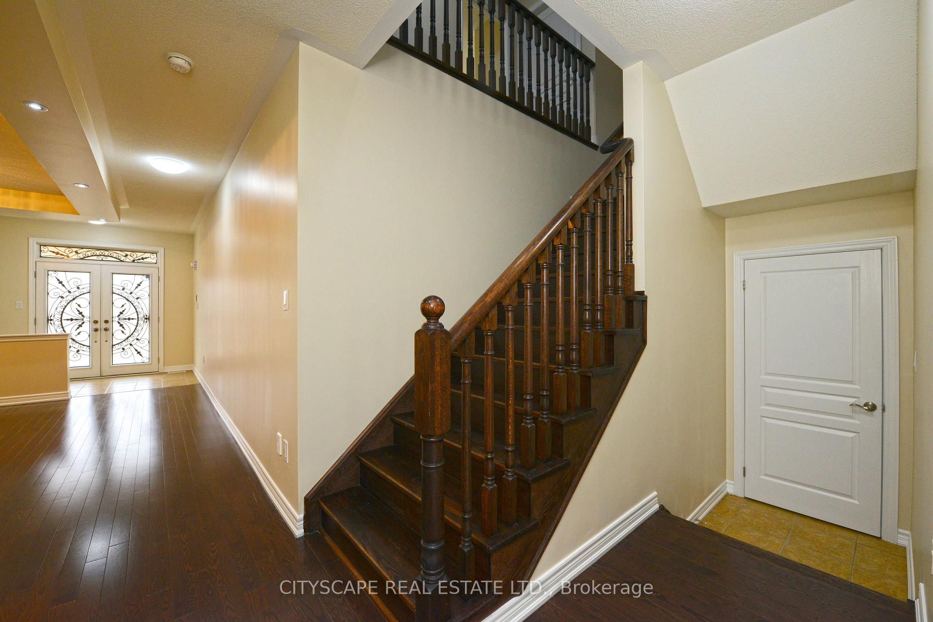 Photo 5 of 32 Fallmeadow Circle, Brampton, Credit Valley — HOMEH