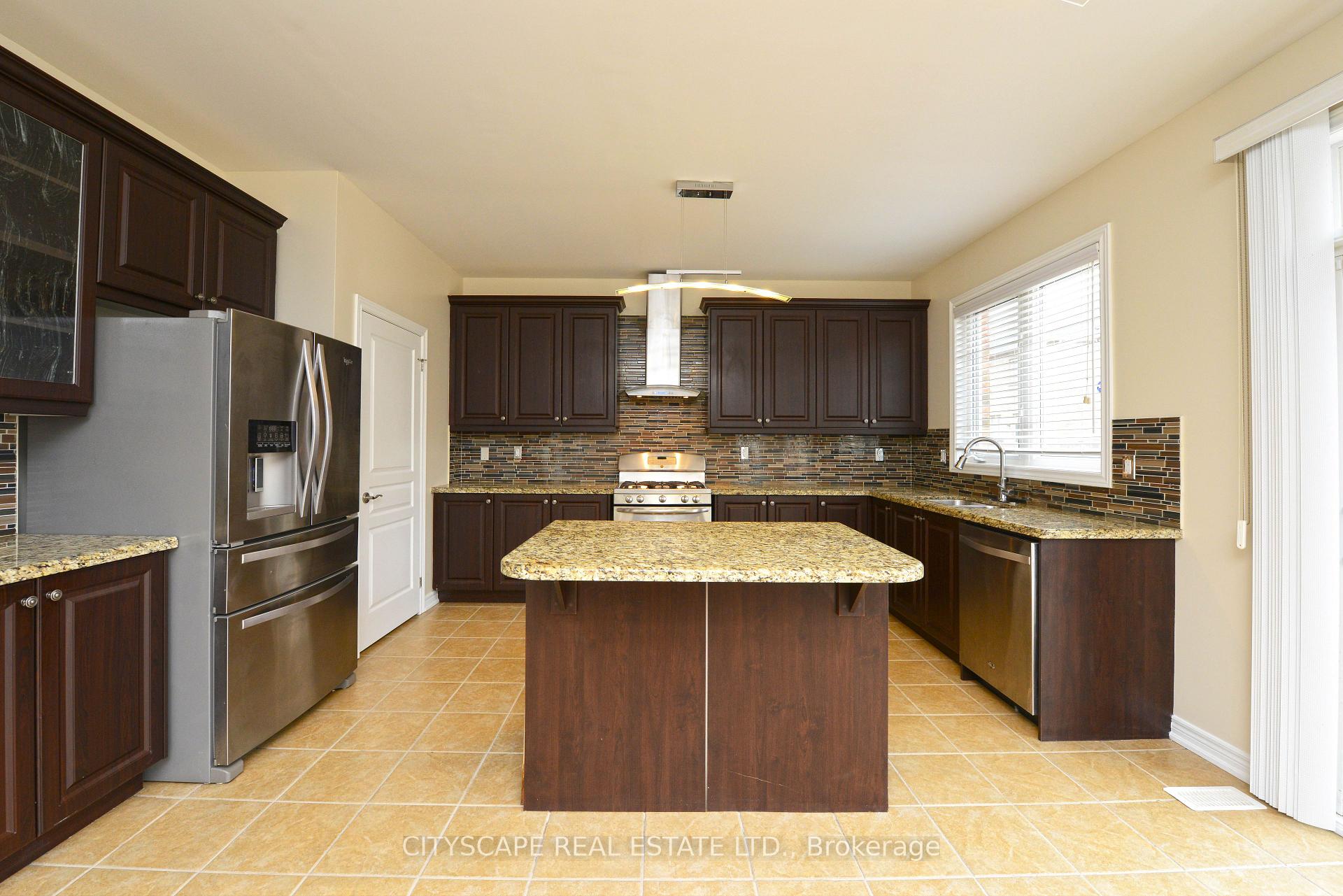 Photo 7 of 32 Fallmeadow Circle, Brampton, Credit Valley — HOMEH
