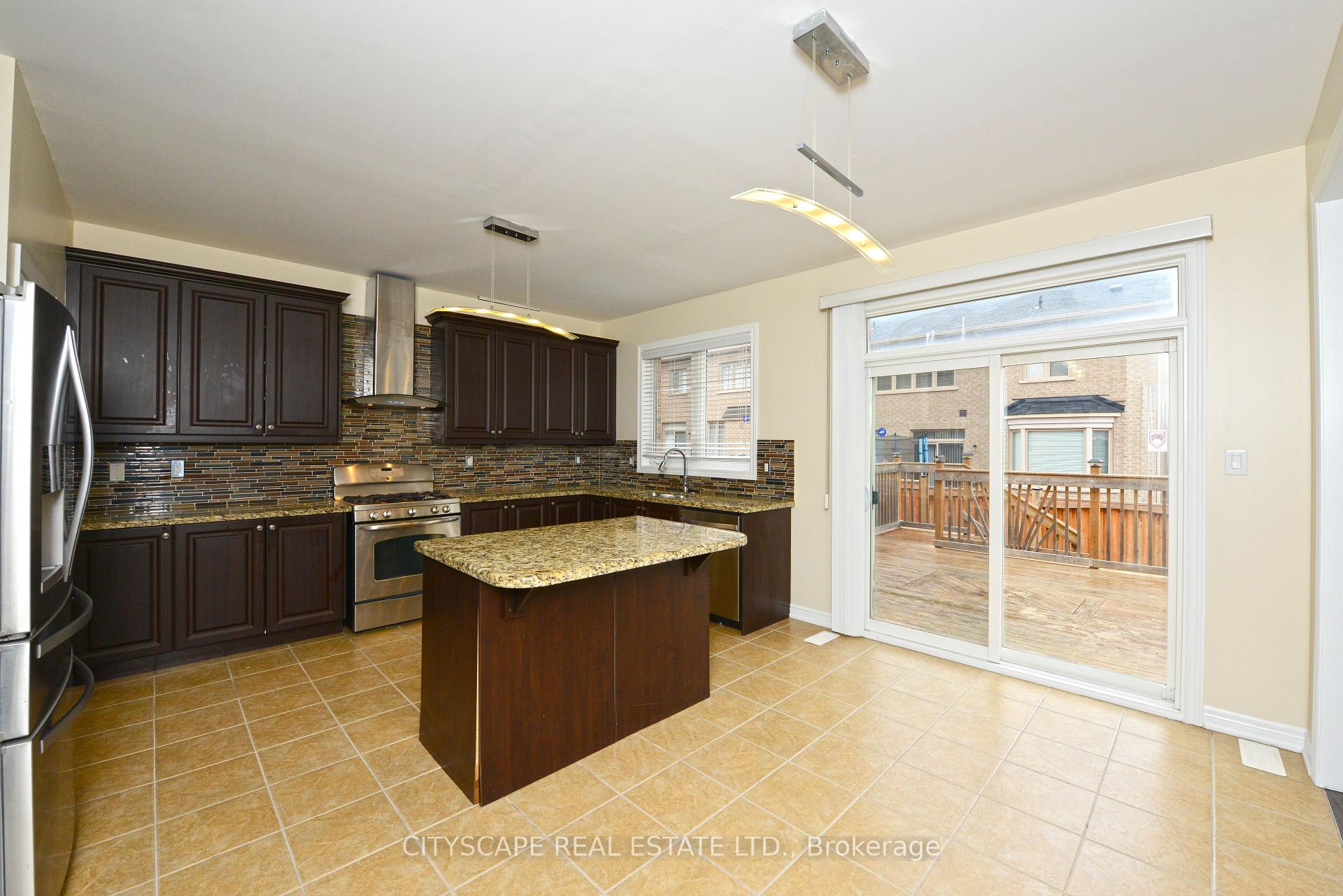Photo 8 of 32 Fallmeadow Circle, Brampton, Credit Valley — HOMEH