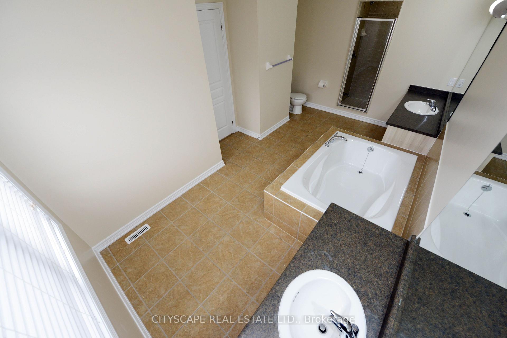 Photo 13 of 32 Fallmeadow Circle, Brampton, Credit Valley — HOMEH