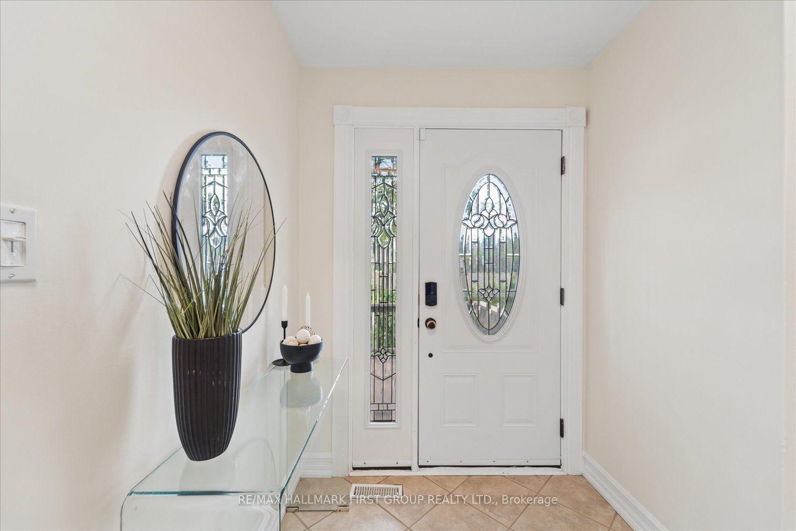 Photo 3 of 970 Timmins Gardens, Pickering, West Shore — HOMEH
