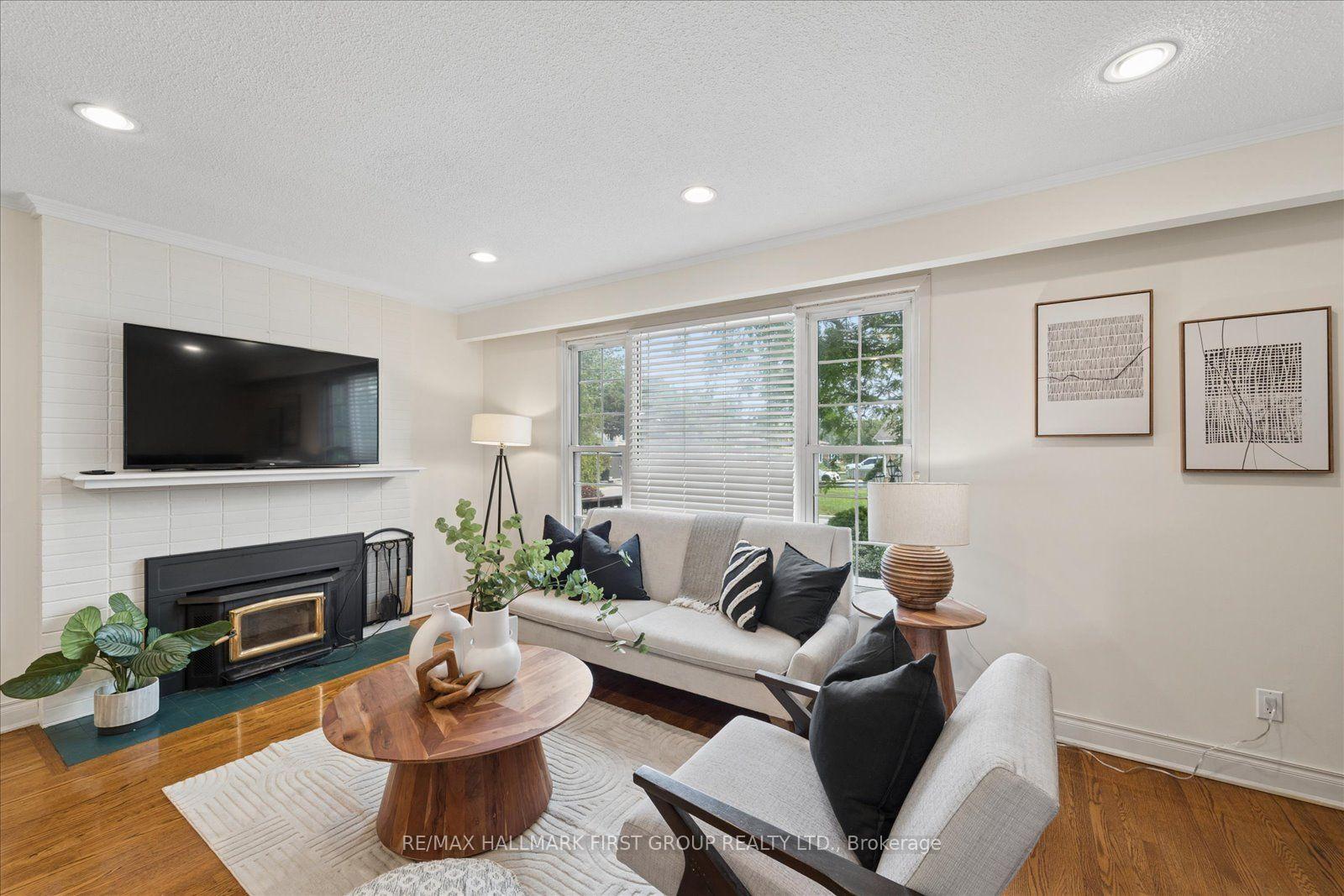 Photo 6 of 970 Timmins Gardens, Pickering, West Shore — HOMEH