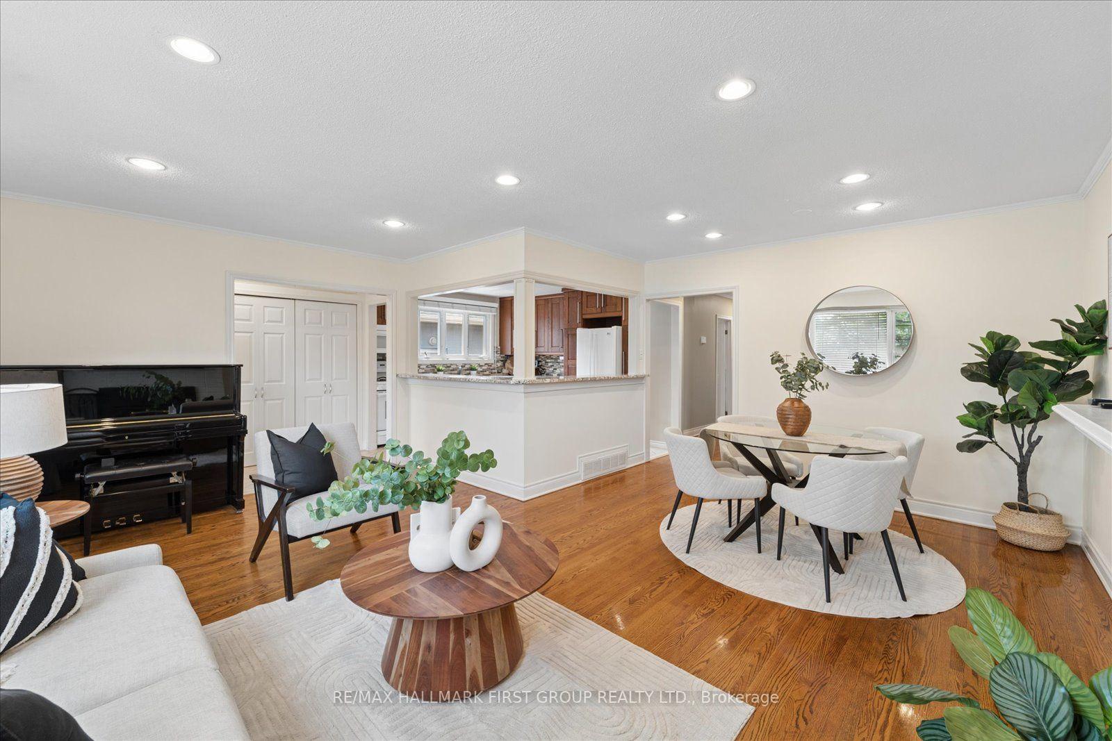 Photo 8 of 970 Timmins Gardens, Pickering, West Shore — HOMEH