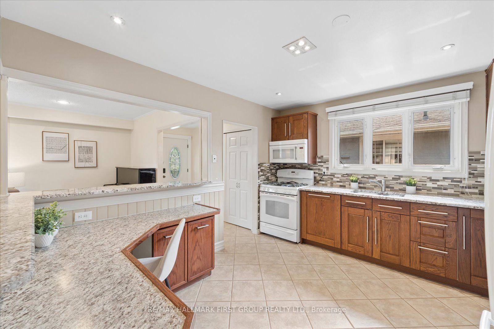 Photo 12 of 970 Timmins Gardens, Pickering, West Shore — HOMEH