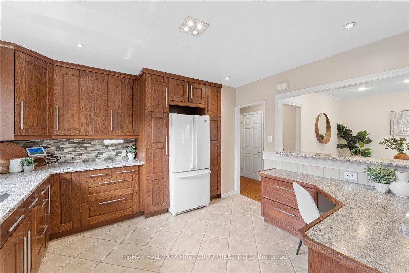 Photo 13 of 970 Timmins Gardens, Pickering, West Shore — HOMEH