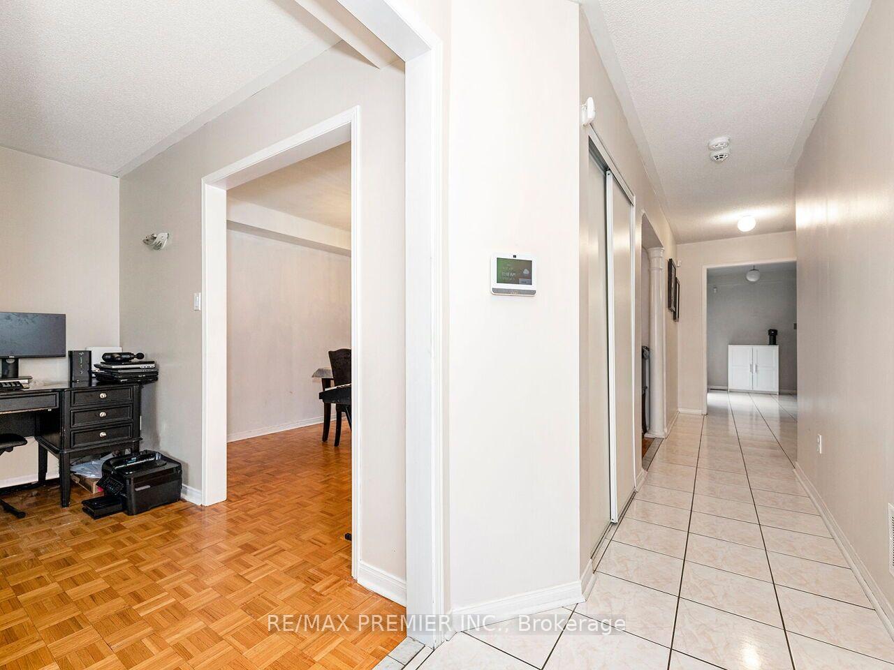 Photo 5 of 32 Stonebriar Drive, Vaughan, Maple — HOMEH