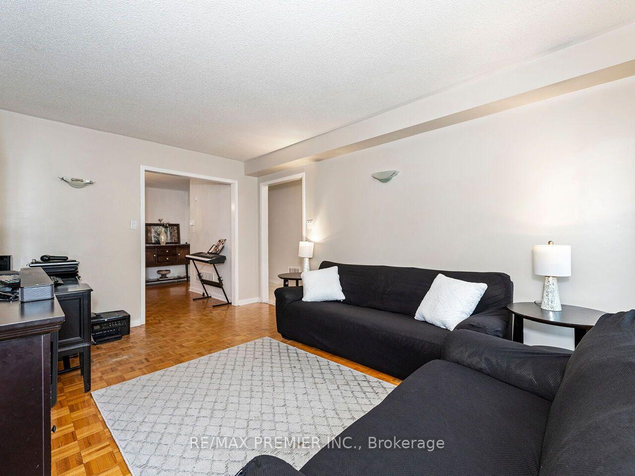 Photo 8 of 32 Stonebriar Drive, Vaughan, Maple — HOMEH