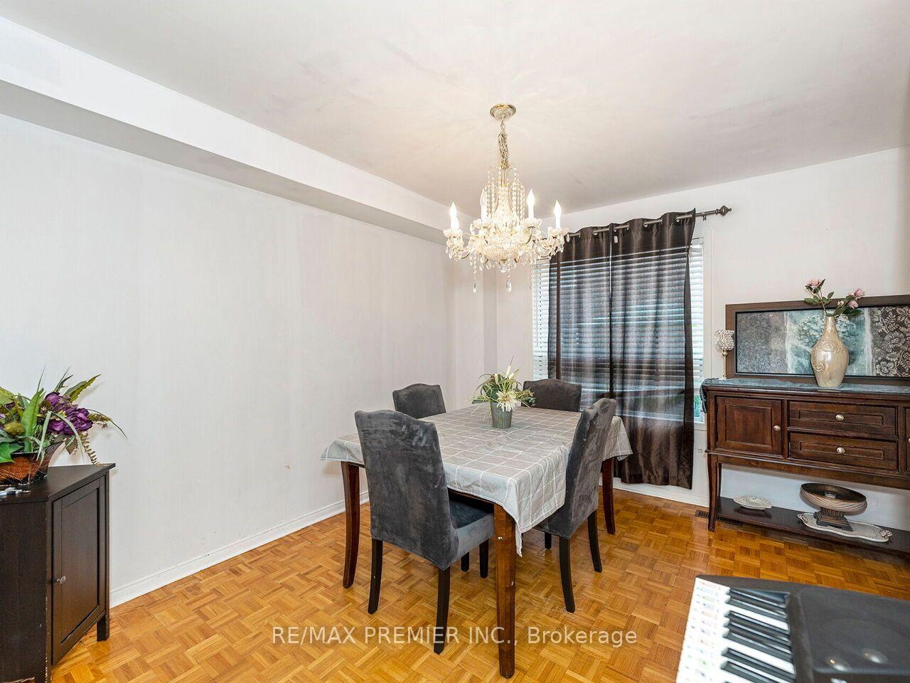 Photo 10 of 32 Stonebriar Drive, Vaughan, Maple — HOMEH