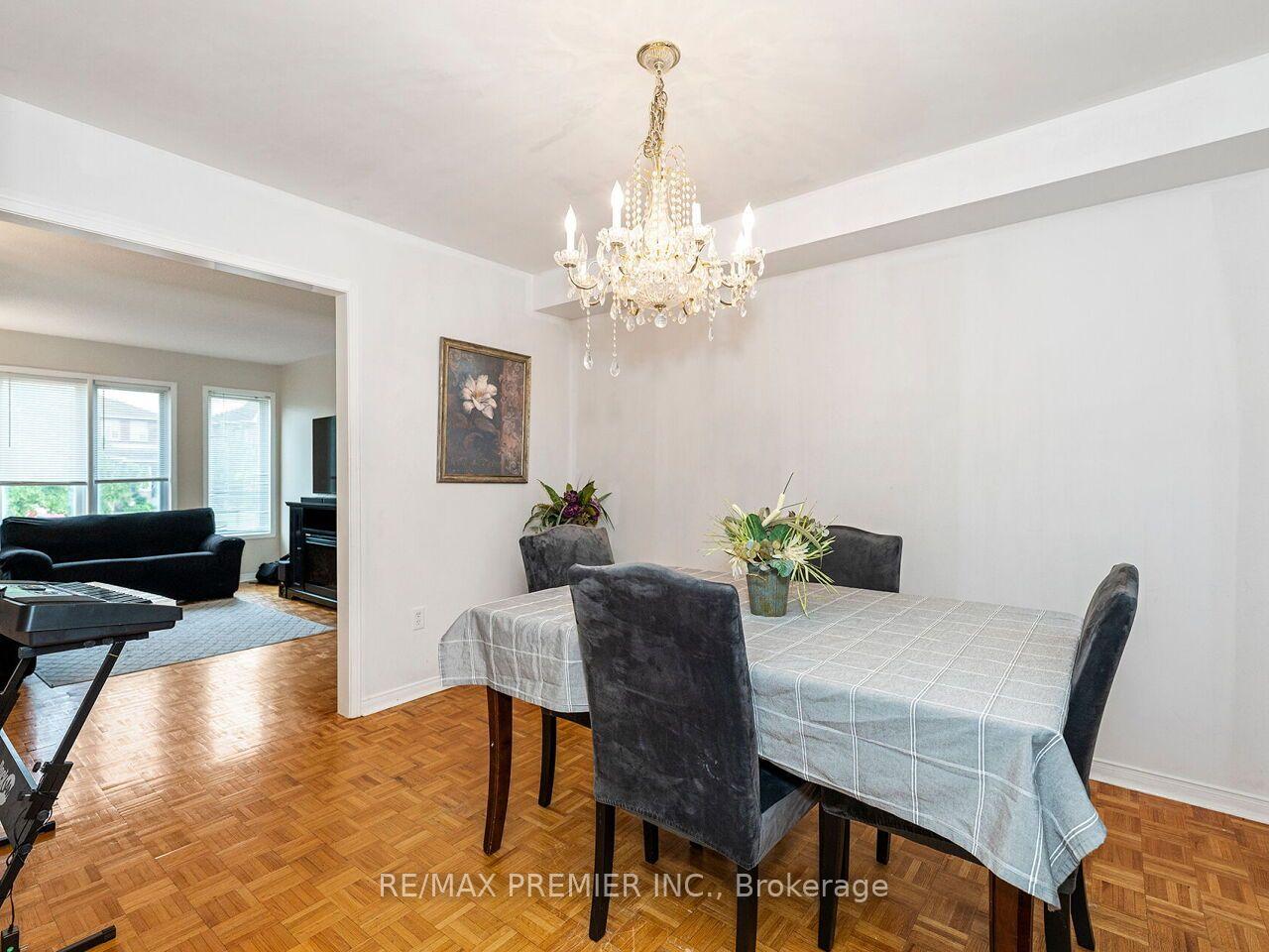 Photo 11 of 32 Stonebriar Drive, Vaughan, Maple — HOMEH