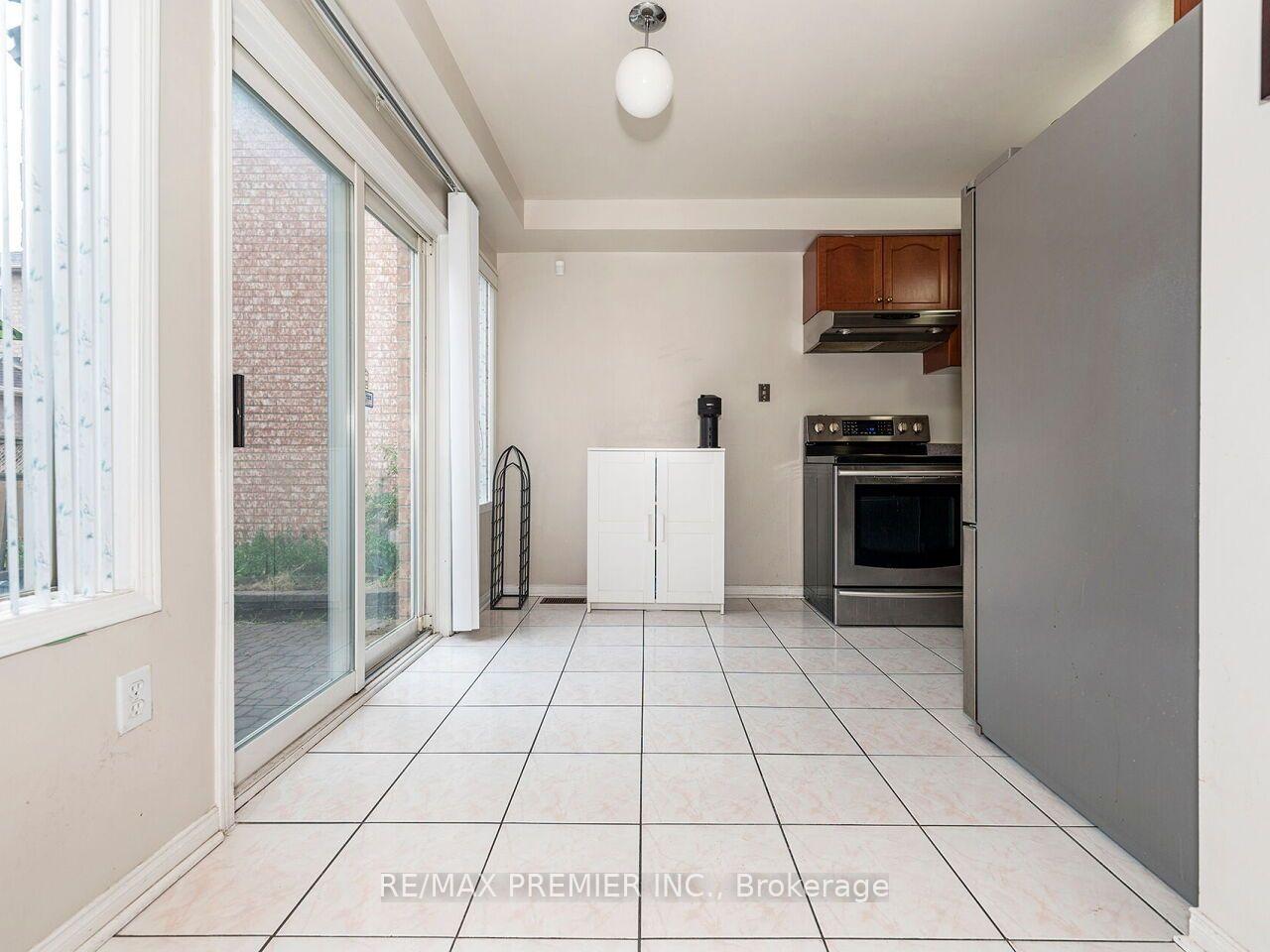 Photo 13 of 32 Stonebriar Drive, Vaughan, Maple — HOMEH