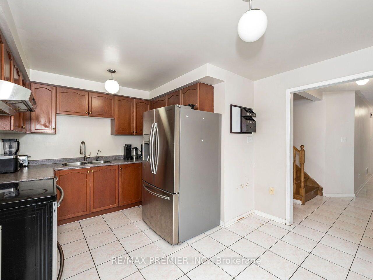 Photo 14 of 32 Stonebriar Drive, Vaughan, Maple — HOMEH