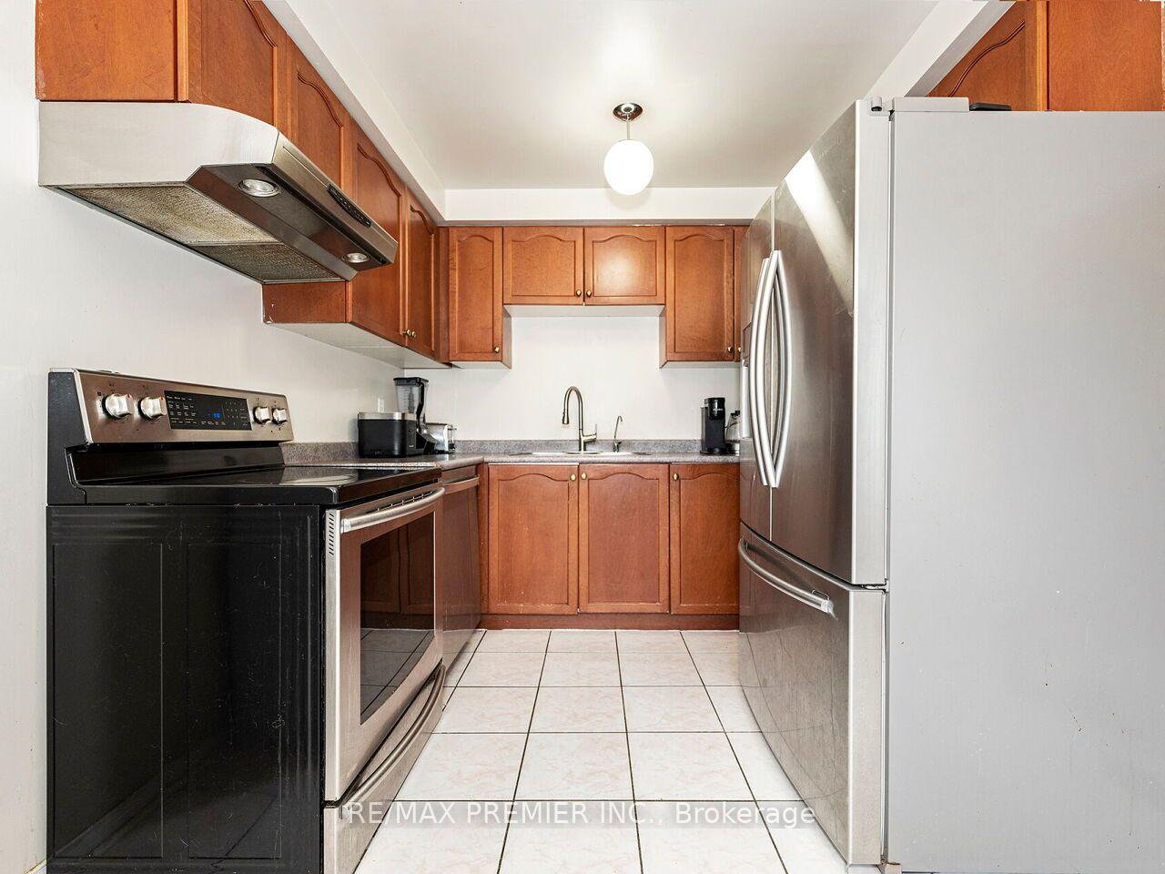 Photo 15 of 32 Stonebriar Drive, Vaughan, Maple — HOMEH