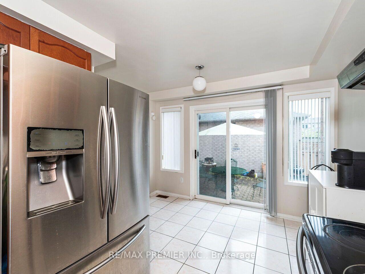 Photo 16 of 32 Stonebriar Drive, Vaughan, Maple — HOMEH