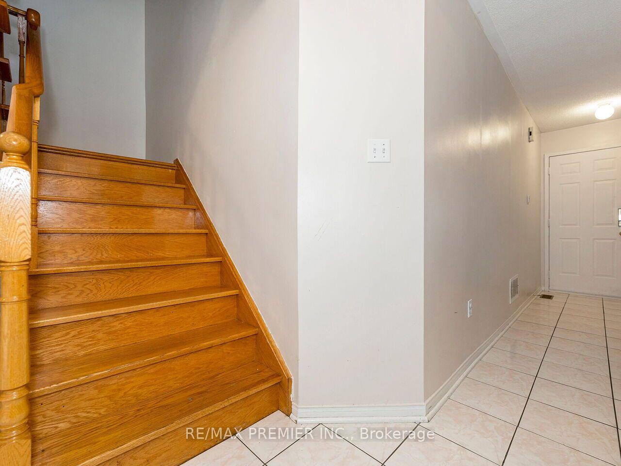 Photo 18 of 32 Stonebriar Drive, Vaughan, Maple — HOMEH