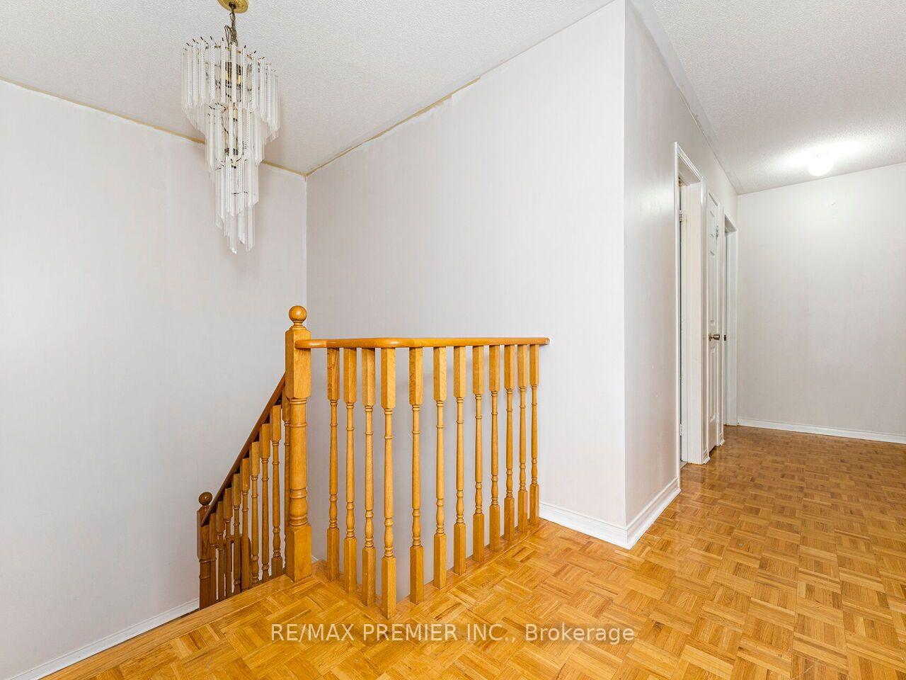 Photo 19 of 32 Stonebriar Drive, Vaughan, Maple — HOMEH