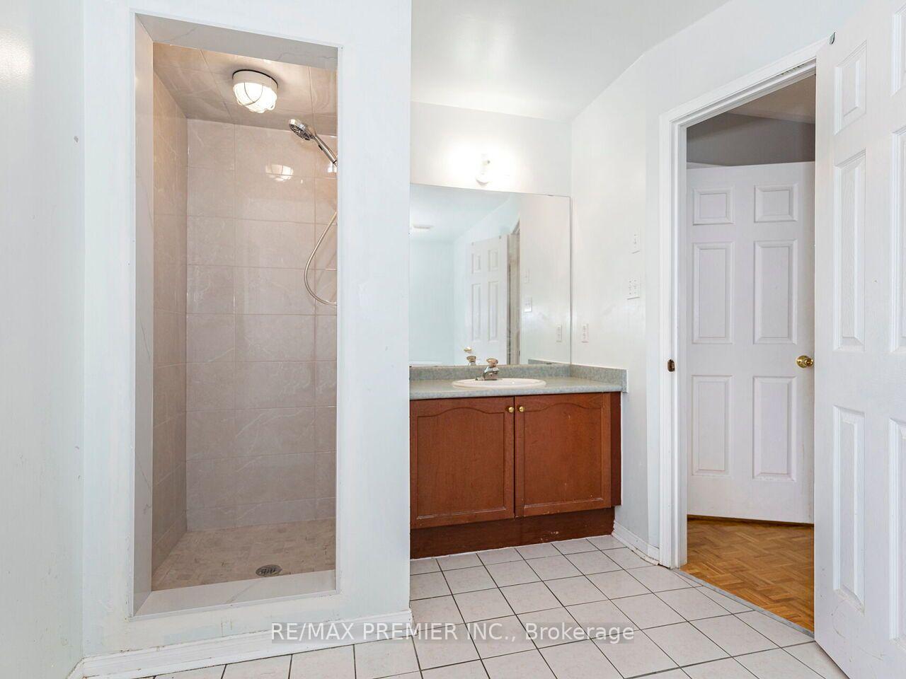 Photo 23 of 32 Stonebriar Drive, Vaughan, Maple — HOMEH