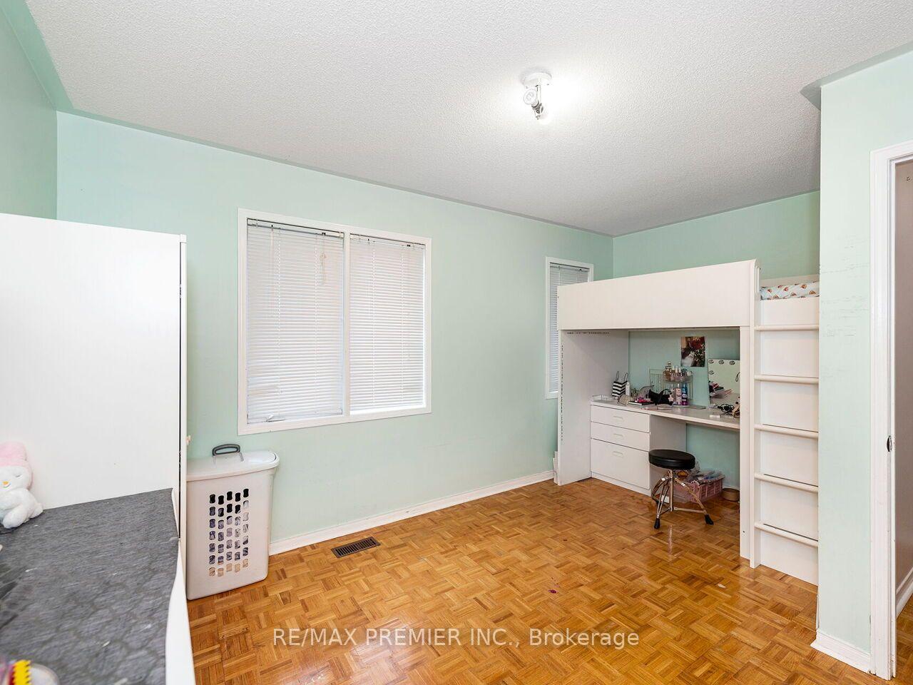 Photo 29 of 32 Stonebriar Drive, Vaughan, Maple — HOMEH